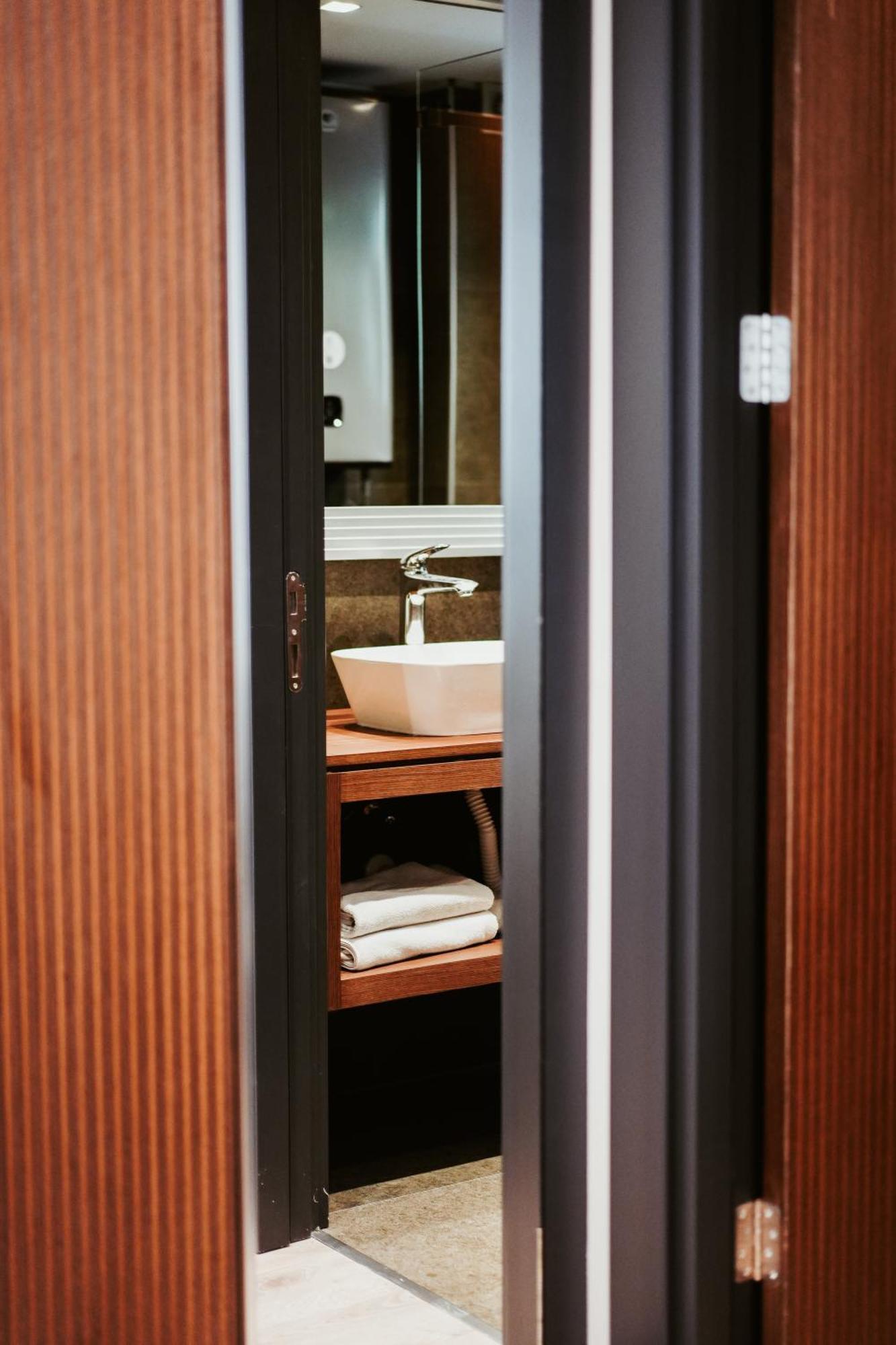 Palladium Beach Hotel- Private Beach Included Dhërmi エクステリア 写真