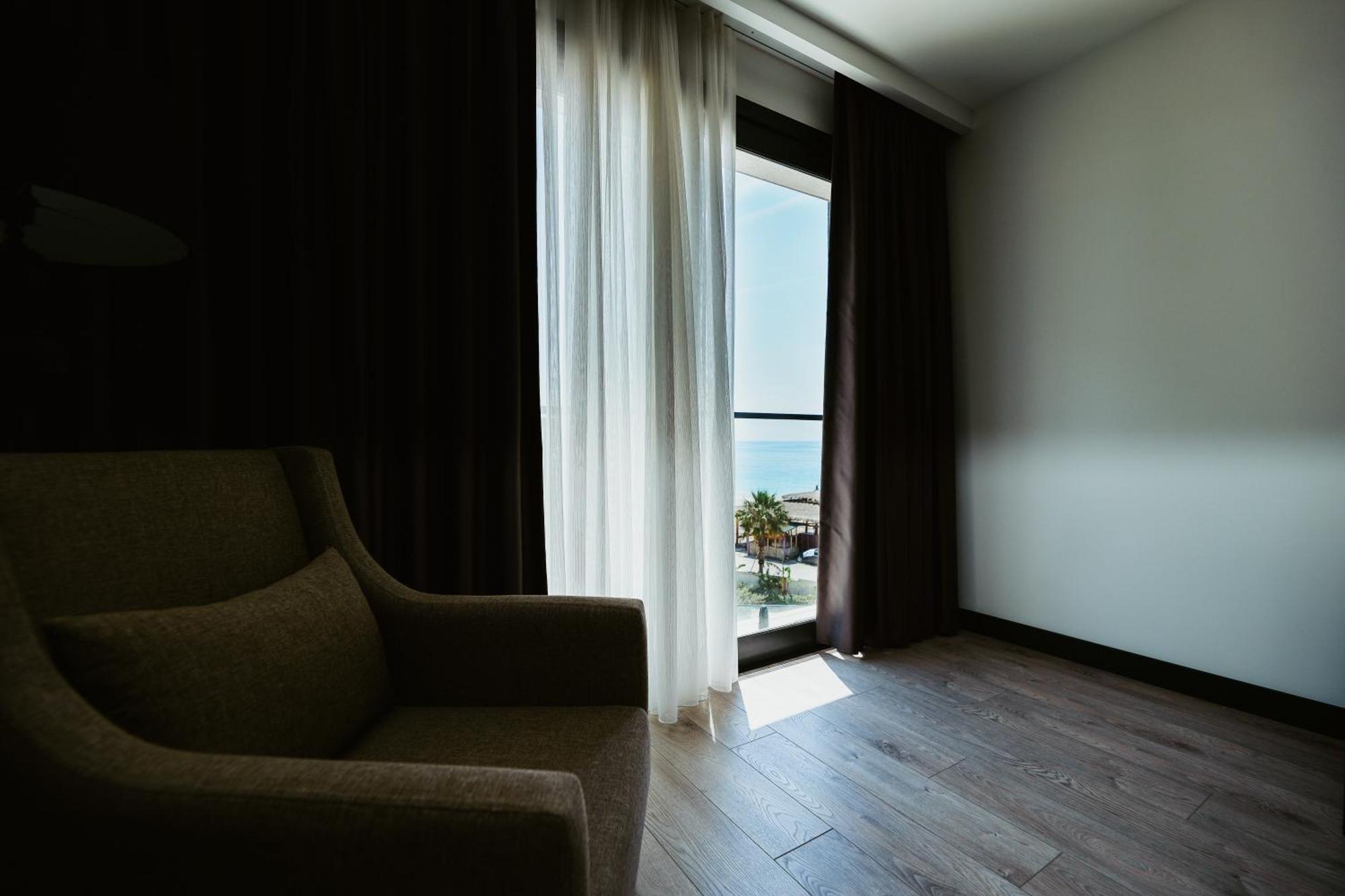 Palladium Beach Hotel- Private Beach Included Dhërmi エクステリア 写真